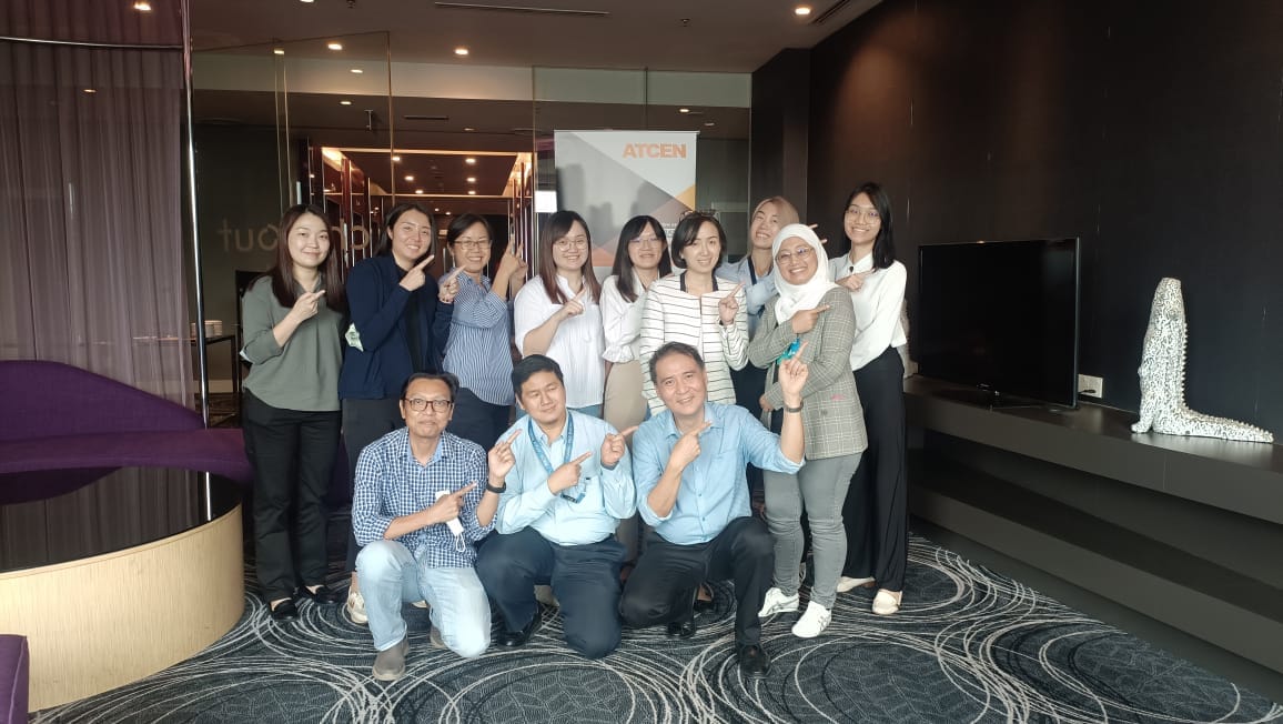 Jeremy Lee with workshop participants